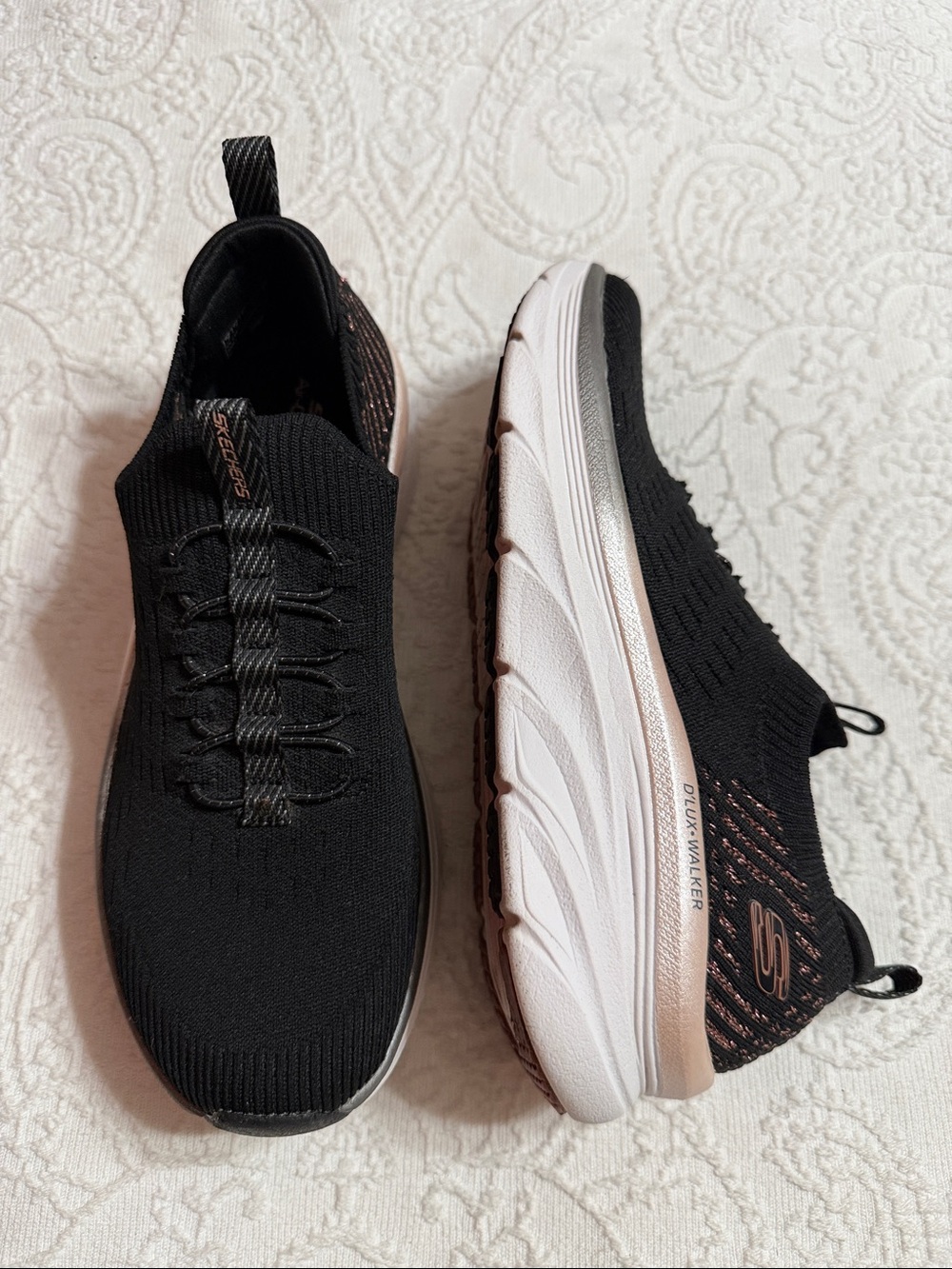 Skechers D’Lux Walker Sneakers Size 7M Black Knit Platform with Rose Gold Trim